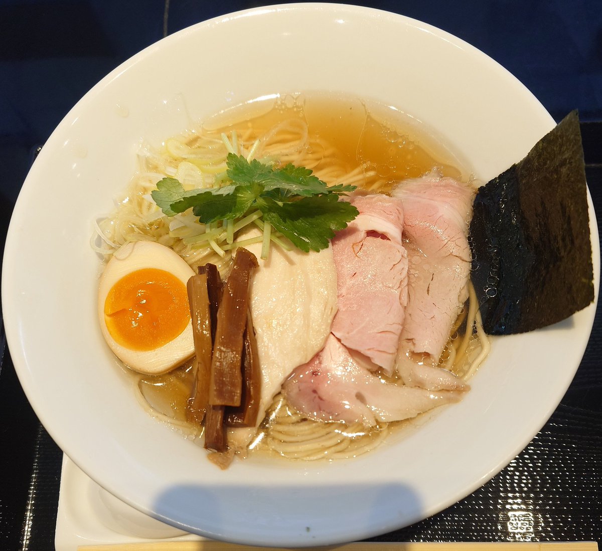 isofurabon6969's tweet image. Fishmenさんで煮干しそばと牡蠣の和え玉をいただきました🍜
久しぶりのFishmenさん、煮干しそばが加わった代わりに濃厚煮干しそばや煮干しつけそばが無くなってました😢
煮干しそばはよしかわさんの煮干し白とほぼ同じテイスト😋
万人受けしないのかも知れませんが濃厚が恋しい😇
#Fishmen 
#北本市