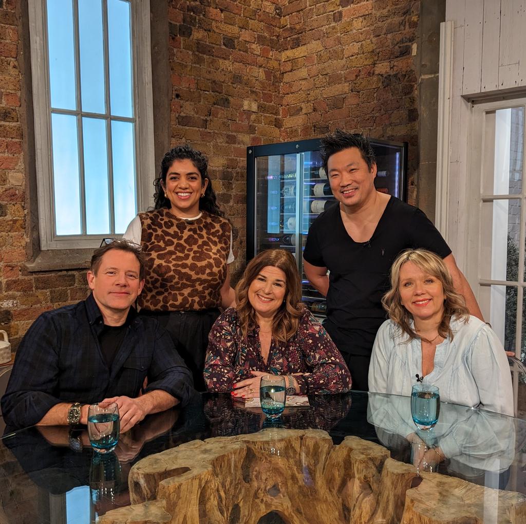 Not long to go! Grab a cuppa and join us at 10am on BBC One and iPlayer 🕙

#SaturdayKitchen