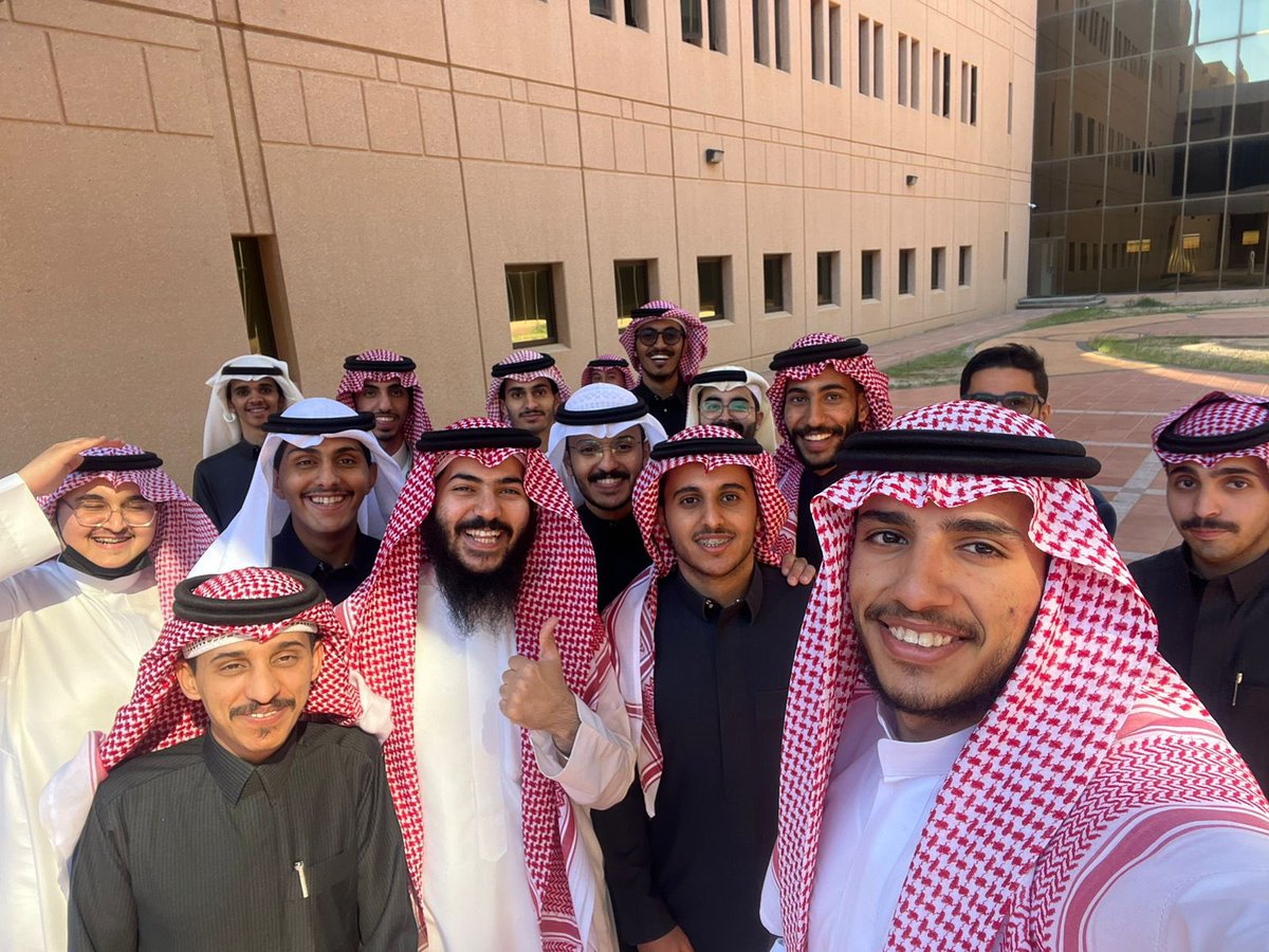ArchFares310's tweet photo. ولا ننسى بالشكر من كانوا عوننا لنا في هذه الرحلة الماتعة 
الدكتور: أحمد الحزمي 
المهندس: أيمن الحاج 
وأكيد أكيد الشكر موصول لزملاء الدفعة الي دائمًا ما يحيون فينا روح التنافس، ونتطلع للترقي في مراتب العمارة معًا.

وشكــــرًا ❤️ https://t.co/jOiDJZfix1
