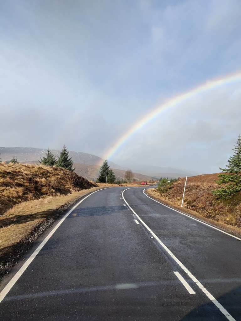 Will you be driving down this road for your stay at Oystercatchers for February half term?  Book now - or miss out on this great opportunity to stay in a cosy cottage on the Isle of Skye. Visit tinyurl.com/Oystercatchers… to book direct. #halftermholiday #isleofskye #VisitScotland