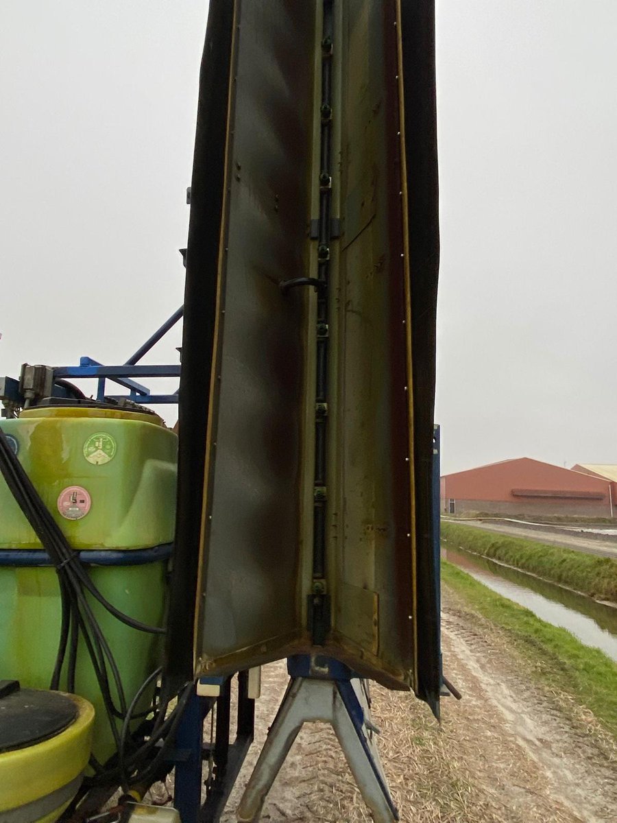 Voorkom drift, verdien taart! Gebruik een kappenspuit voor de buitenste bedden en stuur bewijs naar je adviseur. Wij belonen je inspanning met een heerlijke taart! 🍰 Samen voor een verantwoorde aanpak