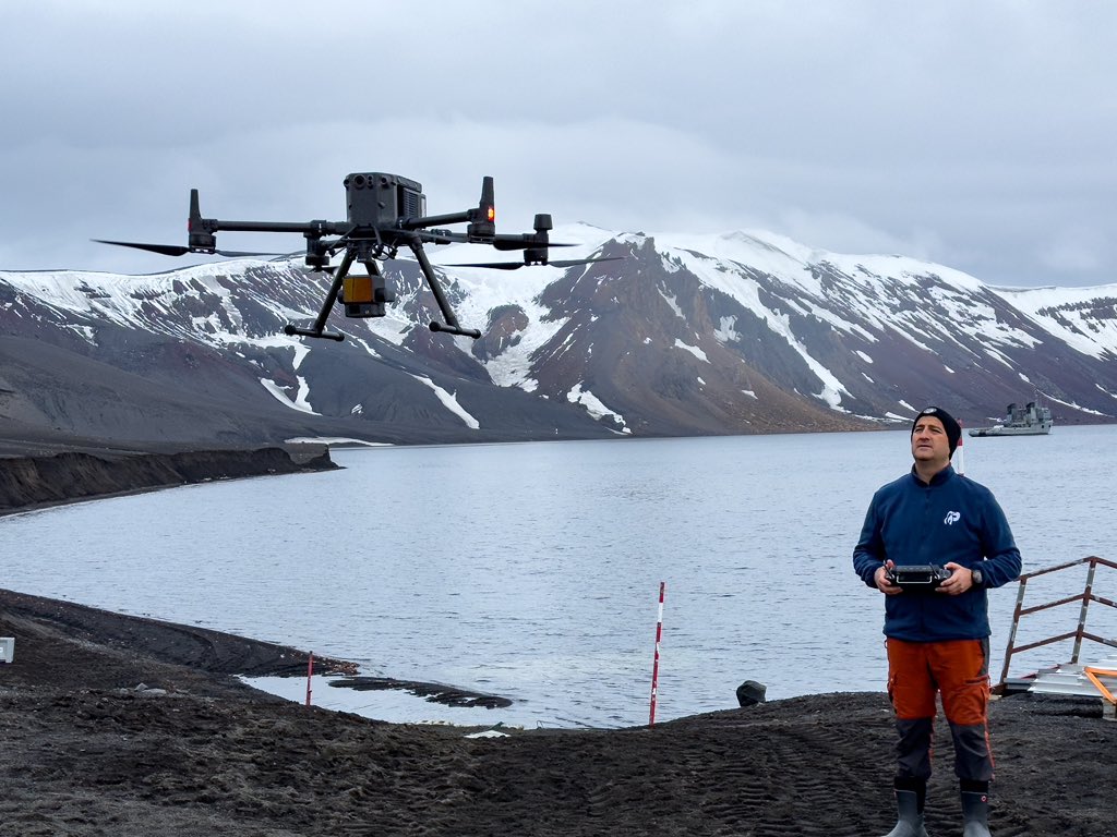 DronSea's tweet image. Primeros vuelos con drones en isla Decepción en esta campaña Antártica del proyecto DICHOSO. Comenzamos haciendo un vuelo LiDAR de la BAE Gabriel de Castilla.
@CSIC @ICMAN_CSIC @CSICAndalExtrem @Antartica_ET