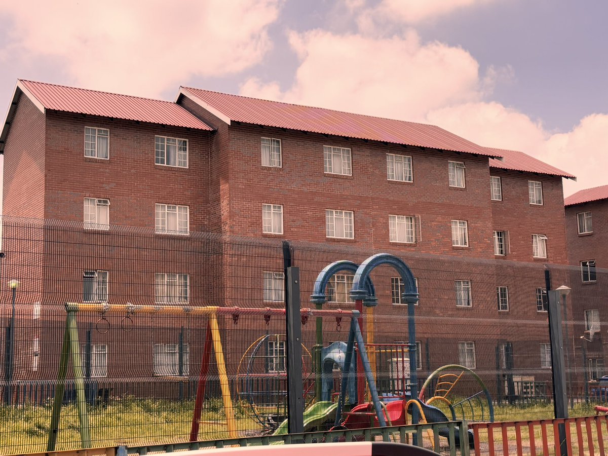 SpeakerofJoburg's tweet photo. Residents request comprehensive security systems to prevent unauthorized access & improve safety in the complex. #SecureHousing
#LetsFixJohannesburg https://t.co/pvJQkaCLWT