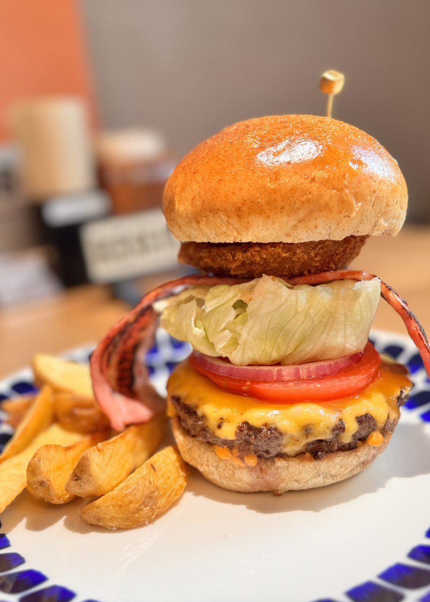 reisato13's tweet photo. 箱根を満喫🍔⛩️⛰️
念願のBOX BURGERへ!
ボリューム満点で相州牛の旨みが溢れ出まくり😋
箱根神社でお詣り⛩️
自然に囲まれてリフレッシュ!
大涌谷で黒たまご買ったので、
これから食べて寿命伸ばします👴💪
#箱根 #BOXBURGER #ボックスバーガー #箱根神社 #大涌谷 #SoccerJunky #ClaudioPandiani https://t.co/ew4yylpPII