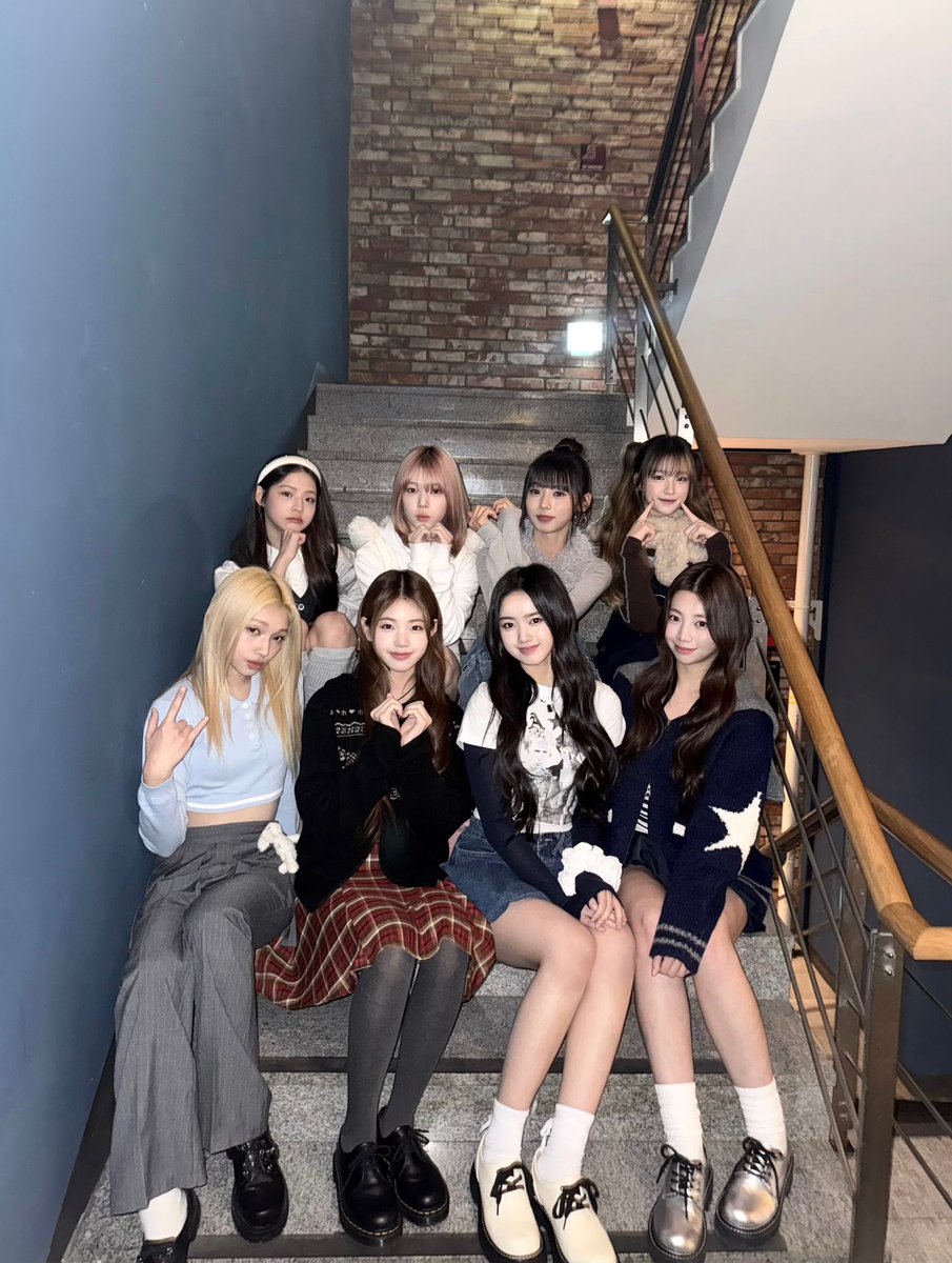 UNIS_offcl's tweet photo. [📸]

#250118

✔ CGV Movie 데이트 with ‘UNIS’ 완료 🌟

EverAfter와 함께 본 첫 영화🪽
너무너무 재미있었다🤍

#UNIS #유니스 https://t.co/yAfi9dKm06
