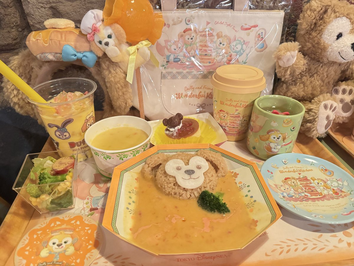 erik_you's tweet photo. ダッフィー&amp;フレンズワンダフルキッチンの
フードとグッズをゲットしてきた💛
大好きなクッキーアンが可愛すぎて
大満足💛💛💛 https://t.co/HUqG1sZLts