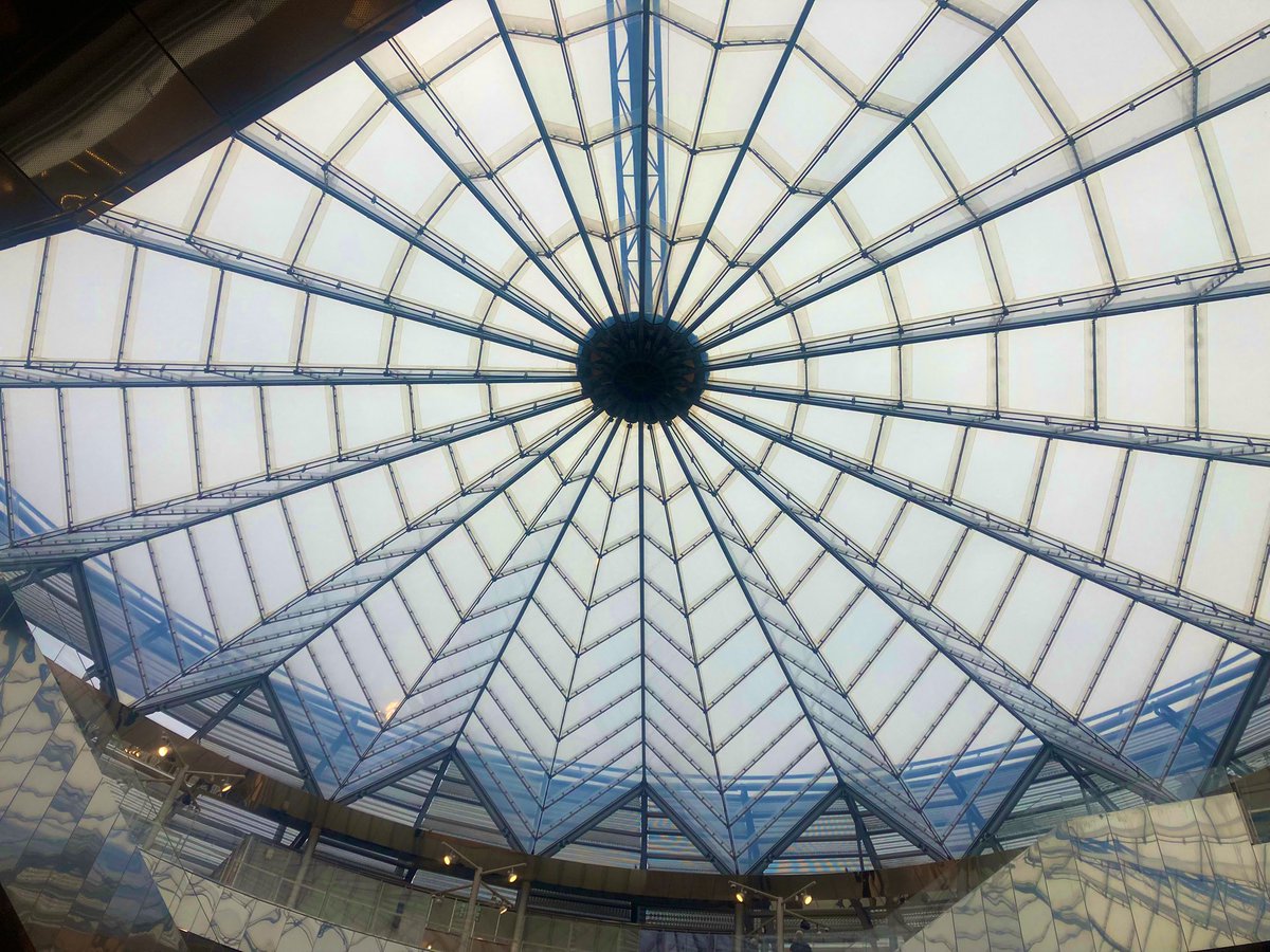 B_Lambert75's tweet photo. Top départ pour l’inauguration de Villejuif Gustave Roussy ! La visite officielle débute sous la grande voute qui permet d’amener la lumière naturelle jusqu’aux portes du métro ou presque, sacré défi technique vu la profondeur de la gare 

#VGR #ligne14 #RATP https://t.co/4nZ9zaNy3L