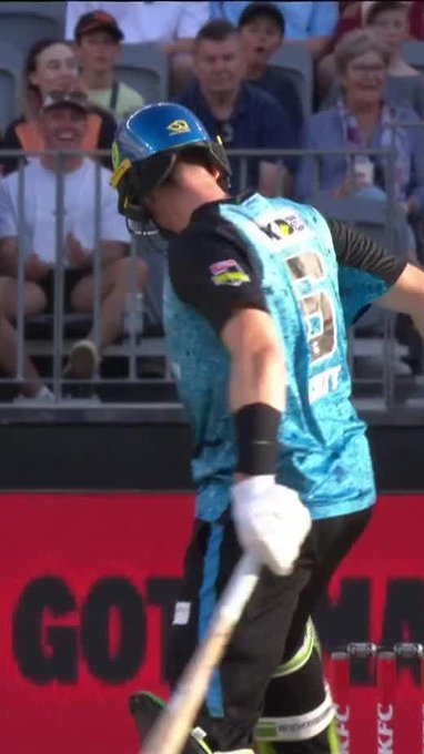 Fancy footwork! 📹 Credits: Twitter/BBL