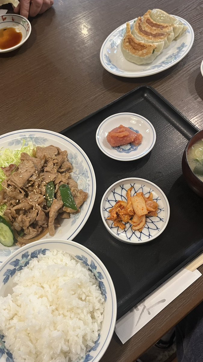 【松戸に熱狂を🔥】
八柱駅から徒歩圏内の町中華「甚兵衛」に松戸シティFCのポスターを貼っていただきました⚽️
安くてボリュームがあって、どのメニューも美味しいです😋
おすすめはどデカい餃子🥟
ぜひ立ち寄ってみてください✨
#松戸に熱狂を