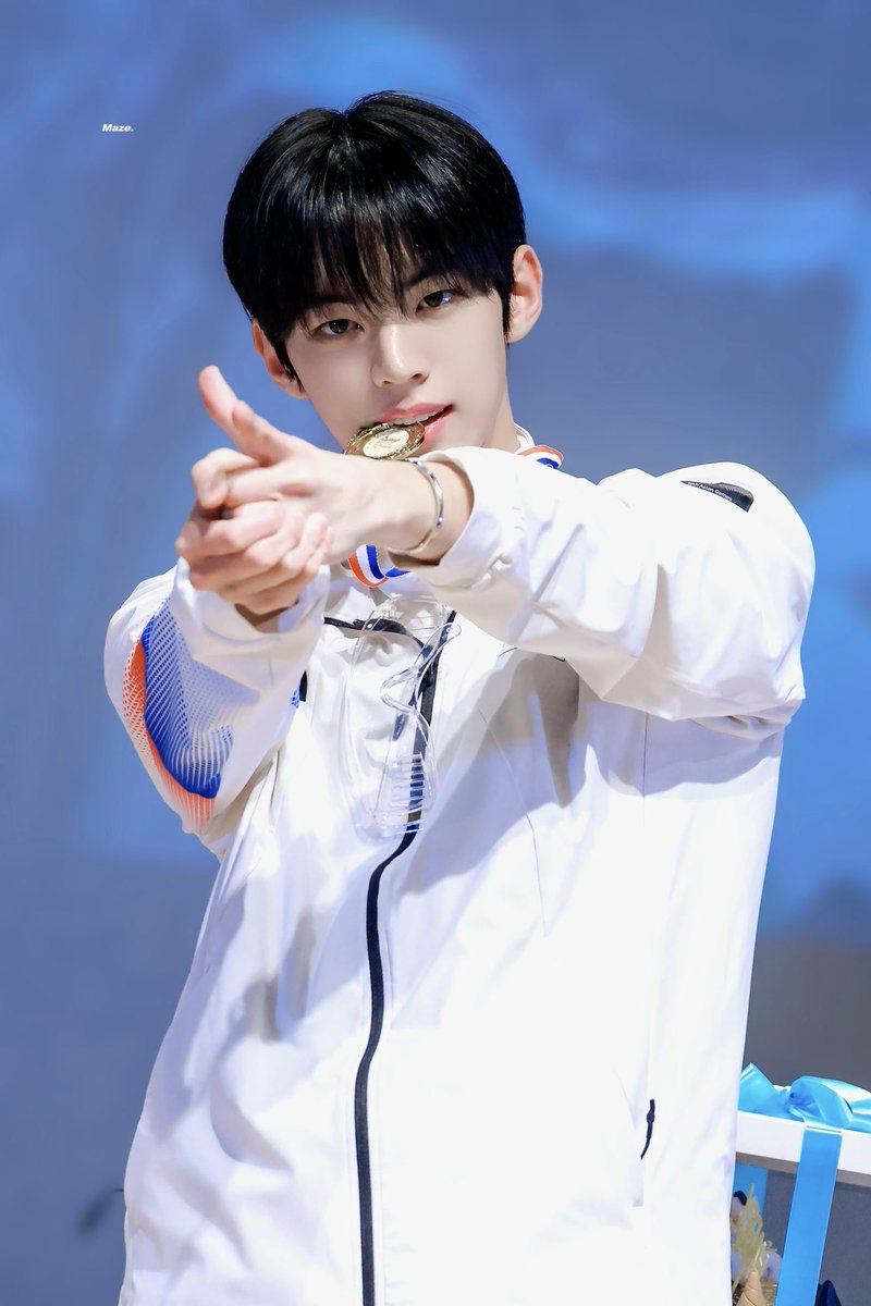 R0Blov5's tweet photo. 국대김도훈ㅁㅊ
잘생긴선수로 난리엿을것같음 와 https://t.co/hdYUazp3ZV