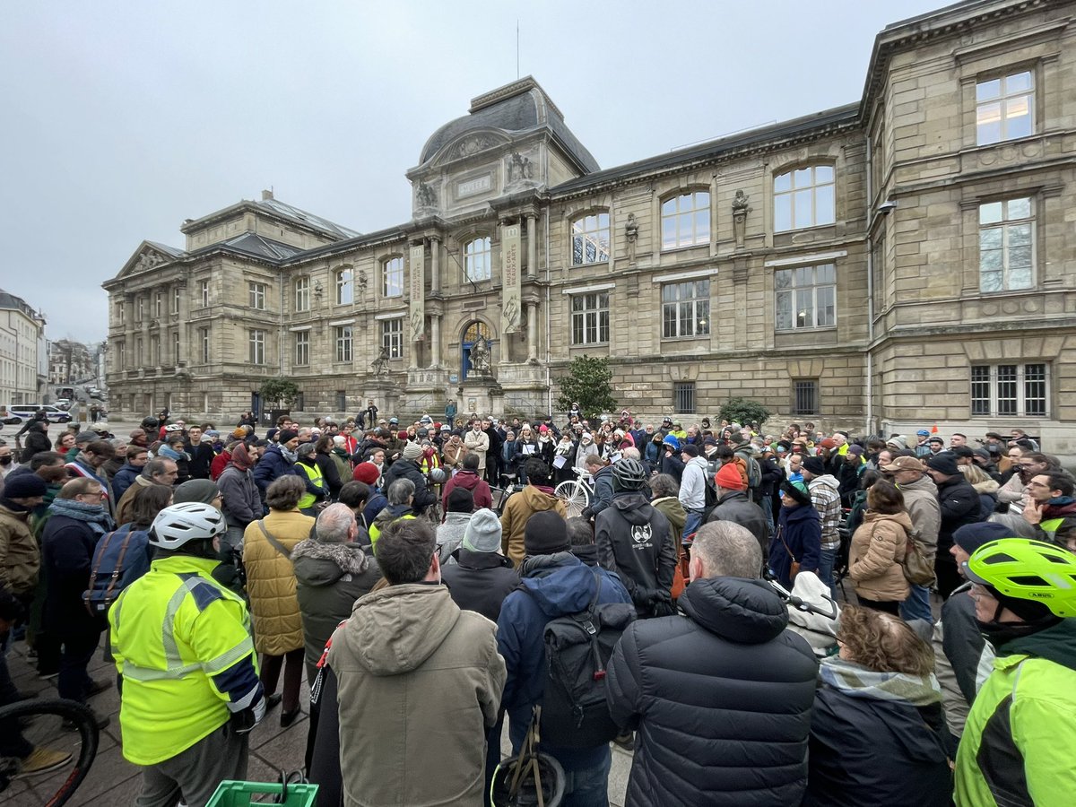 Sophie Bib 👠📚📸#BCBG #BRI cyclette unité psecial tweet media