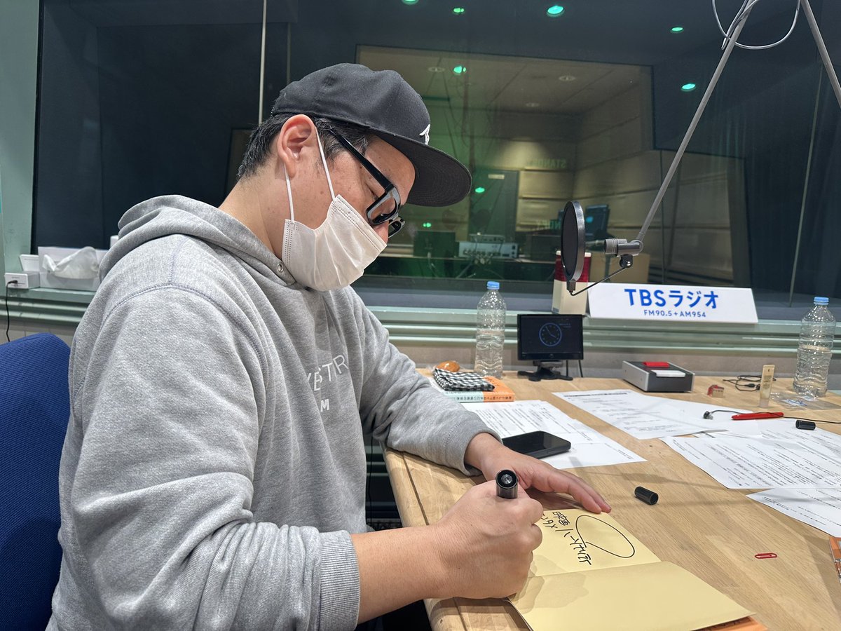 【お年玉プレゼント】

#コトブキツカサ さんの新刊
「教養として知っておきたい映画の世界」を今週もコトブキさんと #田中みな実 のサイン付きで
1名様にプレゼント

応募方法はこのアカウントをフォローして
リポストするだけ！

〆1月25日18時30分

沢山のご応募お待ちしています

#あったかタイム