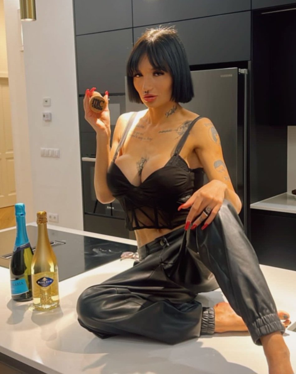 cedric7776's tweet photo. Come and Play the Viking Way like @CandyScottX with her unique wooden Dildo from #mcvikings #cedric7776 - Get yours now - https://t.co/As55fIDTW4