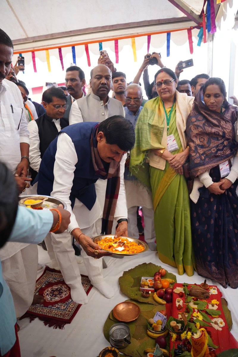 CMMadhyaPradesh's tweet image. मुख्यमंत्री डॉ. मोहन यादव ने आज #सिवनी के शासकीय पॉलिटेक्निक कॉलेज परिसर में आयोजित कार्यक्रम में विभिन्न विकास कार्यों का लोकार्पण व भूमिपूजन कर क्षेत्रवासियों को सौगातें दीं।

@DrMohanYadav51 @mprevenuedeptt #SVAMITVA #Seoni #स्वामित्व_योजना #PM_SVAMITVA