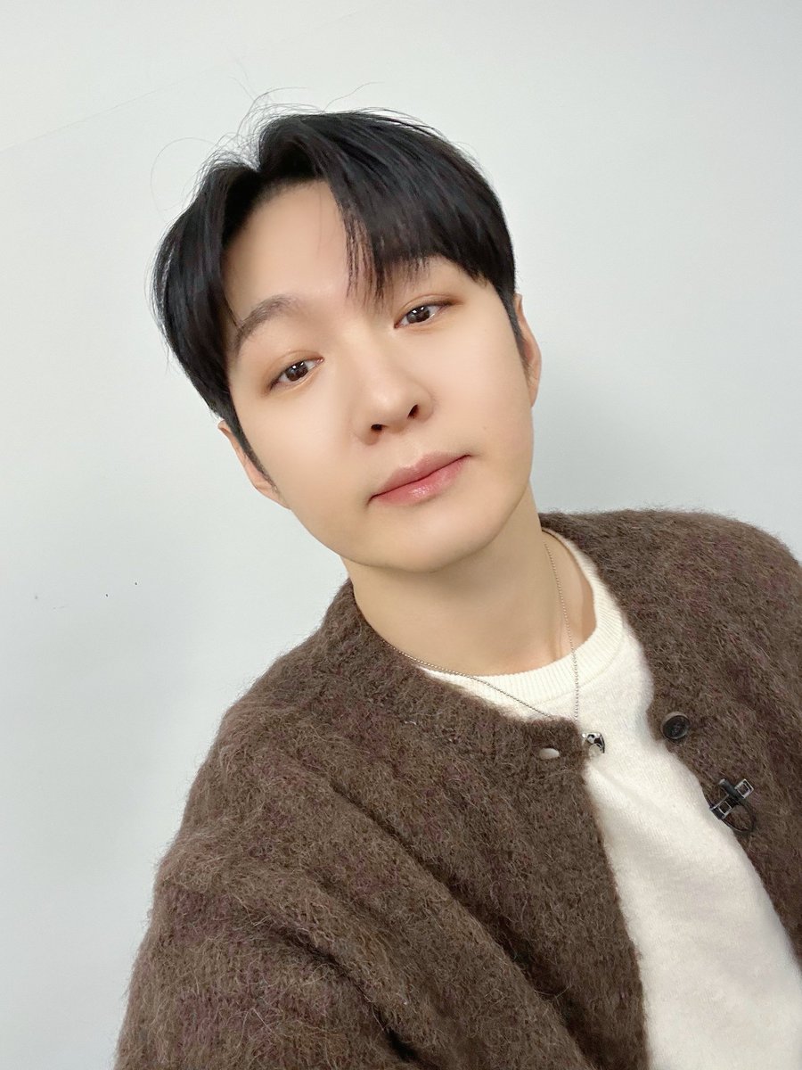 [📸] ✨250118 SBS #유니버스리그✨

점점 더 치열해지는 유니버스 리그‼️
감독님도 선수들도 부담감이 클텐데요 ( •́ ̯•｡̀ )

선수들이 경연 끝까지 후회없이.ᐟ.ᐟ
멋진 무대를 선보일 수 있도록

뜨거운 응원과 투표 부탁 드립니다💚(ʃƪ ˙ᵕ˙ )

#이창섭 #LEECHANGSUB
#universeleague #SBS