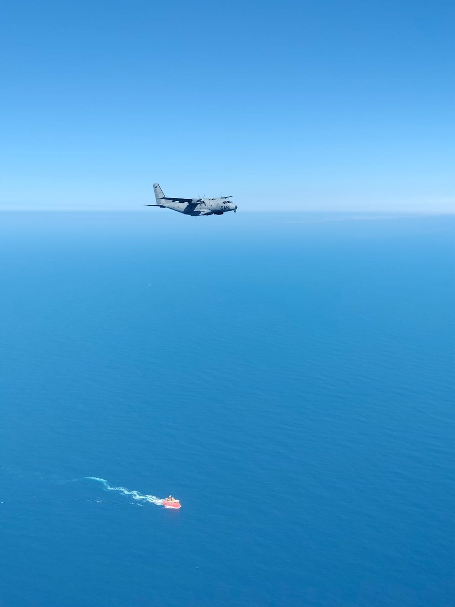 EMADmde's tweet image. Las aeronaves D.4 VIGMA participan regularmente en las Operaciones de Presencia, Vigilancia y Disuasión con el objetivo de garantizar la seguridad del tráfico marítimo.

#MOPS #MOA @ejercitodelaire