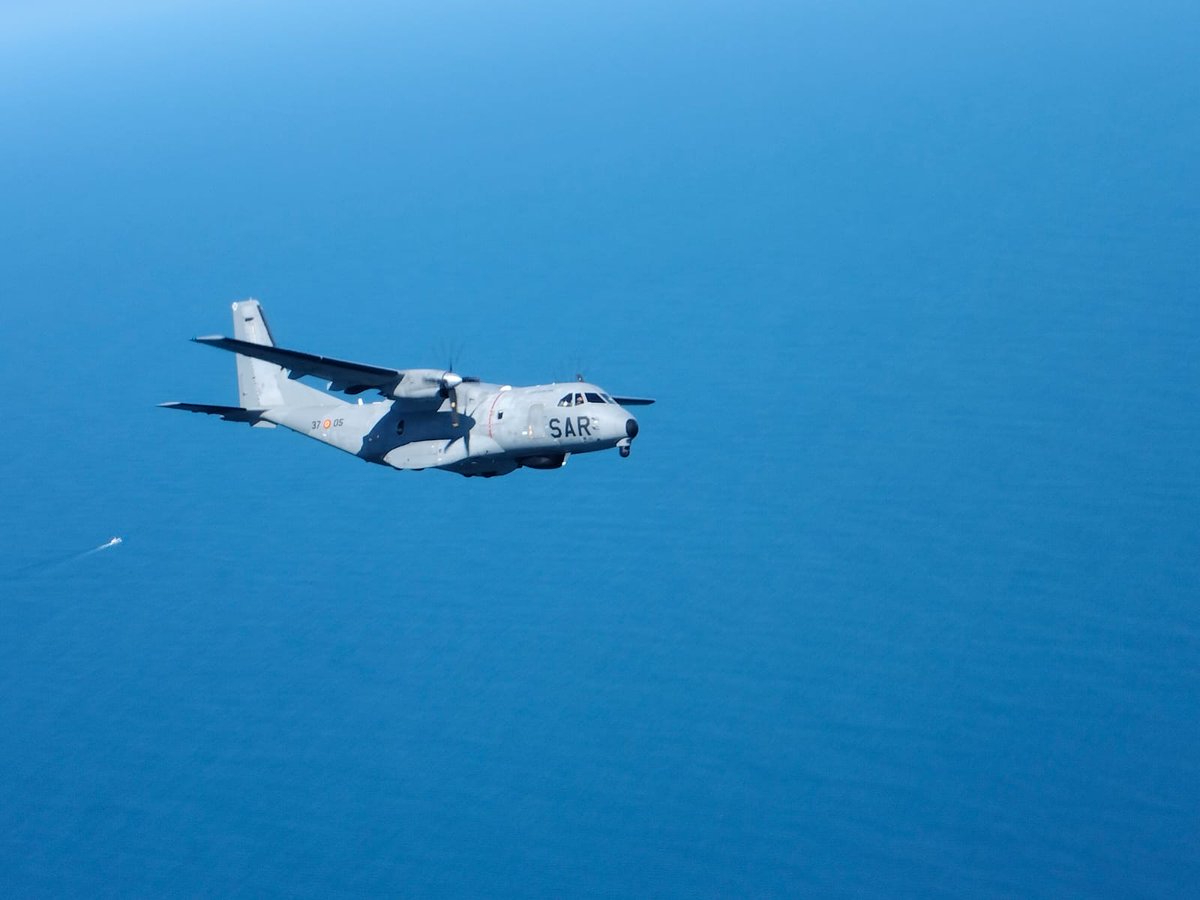 EMADmde's tweet image. Las aeronaves D.4 VIGMA participan regularmente en las Operaciones de Presencia, Vigilancia y Disuasión con el objetivo de garantizar la seguridad del tráfico marítimo.

#MOPS #MOA @ejercitodelaire