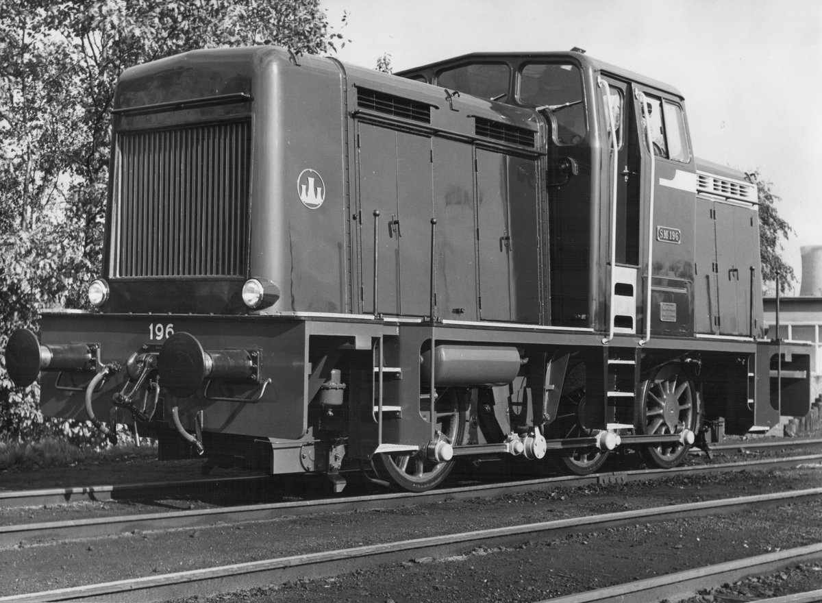 Uit het plakboek van het Museum van Zuilen...
Ook bij Werkspoor gebouwd: 650 pk. Diesel-hydraulische Locomotieven voor Staatsmijnen. in 1959 werden 19 stuks van deze locomotieven geleverd.
#Zuilen #Utrecht #Werkspoor #Demka #staatsmijnen #Museum #Historie #Gratis #Spoorwegen