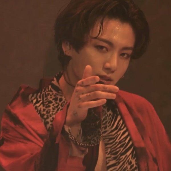 jeonlver97_'s tweet photo. His gaze 😵‍💫❤️‍🔥 https://t.co/FN0gRpPbPr