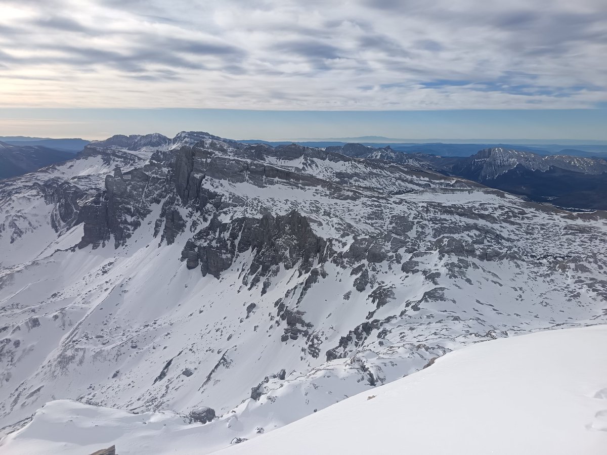 Hiru erregeen mahaia