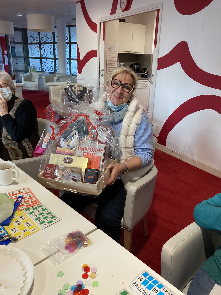 Notre directeur décide d’organiser le loto annuel avec quelques lots de nos partenaires. Merci à tous les participants #bienvieillir