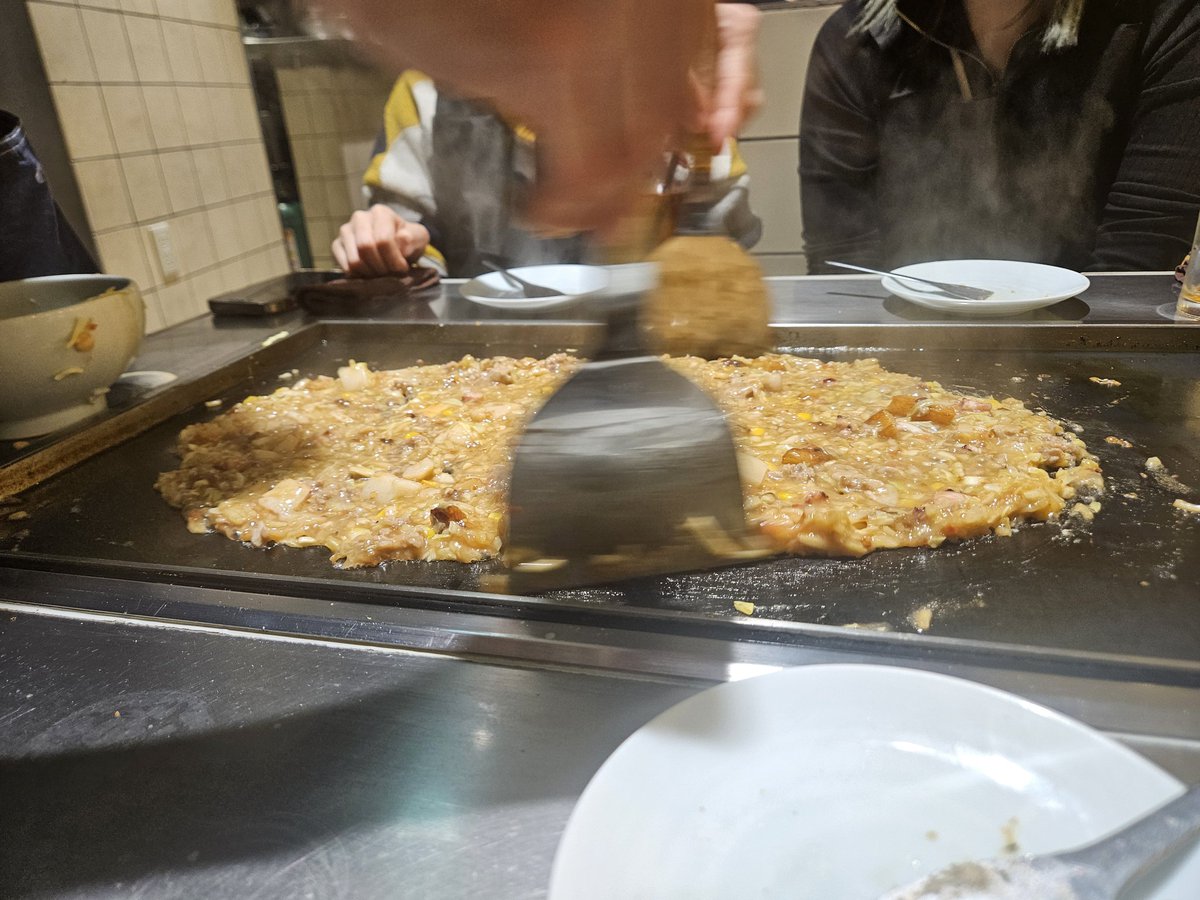 \もんじゃ焼き/
<a href="/kanasann1106/">南風原香奈@Webエンジニア</a> <a href="/damuha_/">だむは@bgrass</a>
ありがとうございます😊
---
Pizza みたいね🤔
もんじゃ焼き = 小麦粉 + 肉 + 野菜
Pizza も小麦粉 + 肉 + 野菜
だから、Pizza は もんじゃ焼きの一つ💡