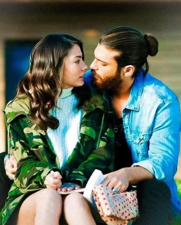 EvaStakov5's tweet photo. @DulcePires4 Have a nice Saturday and the whole weekend Dulce 🍓🍫❤️🤗 https://t.co/3VsxQl3yJ3