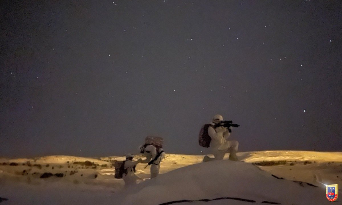 Bir tarafta karlı, uzun ve engebeli bir yol🏔️
Diğer tarafta millete adanmış kahraman yürekler🇹🇷

İç Güvenlik Harekatı Operasyonlarımız devam ediyor.
📍Ardahan
#Jandarma
#JandarmaKomando
#JÖH