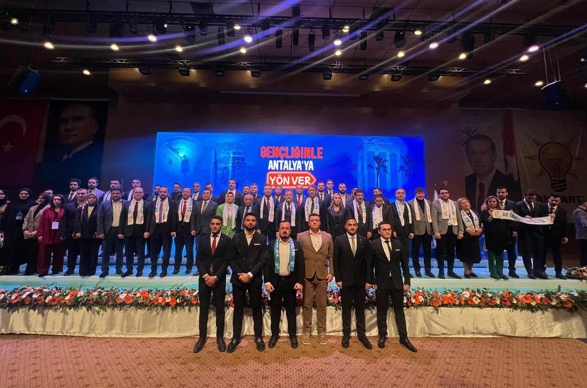 mehmetsismaan's tweet photo. Gençliğimin Sevdası, Antalya İl kongremizi Tarım Bakanımız @ibrahimyumakli ve Genel Başkan Yardımcımız @oeyoruk katılımıyla ,
19 İlçemizin muhteşem katılımıyla ve coşkusuyla gerçekleştirdik..

@avyusufibis 
@avmustafakose https://t.co/A3E8uKvbuk