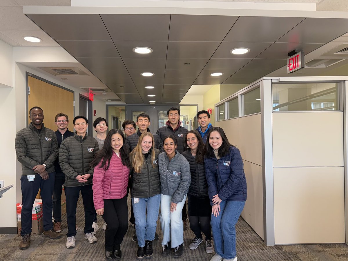 DrWilliamHwang's tweet photo. Staying warm in the new year with our new #LabSwag! 🥼🔥 https://t.co/vY0OEudmdV