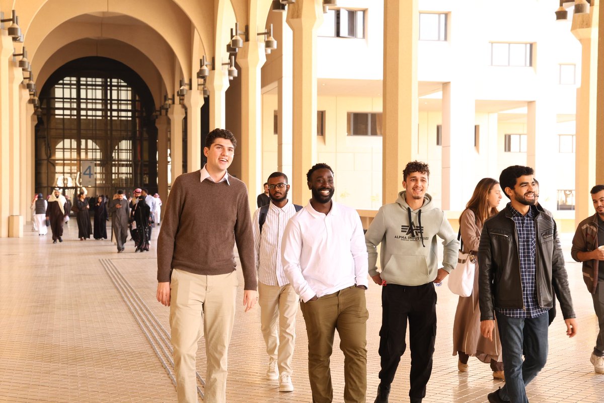 KSU_INT's tweet photo. Dr. Ibrahim Al-Muhanna's Chair for Energy Media, Specialized Media, and International Student Management and King Faisal Center for Islamic Studies and Research receive international students from the “Kingdom Gate” program to enhance cultural exchange and academic cooperation. https://t.co/Vm3f3UjFPI