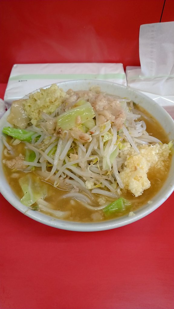 ueeeee_0205's tweet photo. 今年最初で最後かもしれない二郎はラーメン二郎仙台店遠征！✨
小ラーメン、ニンニクアブラ＋生姜
乳化したやや甘めスープ！
そこに絡まるアブラと豚すじもうまい🍜
生姜で体ほかほか😳
これは恋しくなるだろう一杯😘

新店開店したので今回で全店制覇とはならず😂
旅はまだ続く･･･！ https://t.co/CxQMY8FRHp