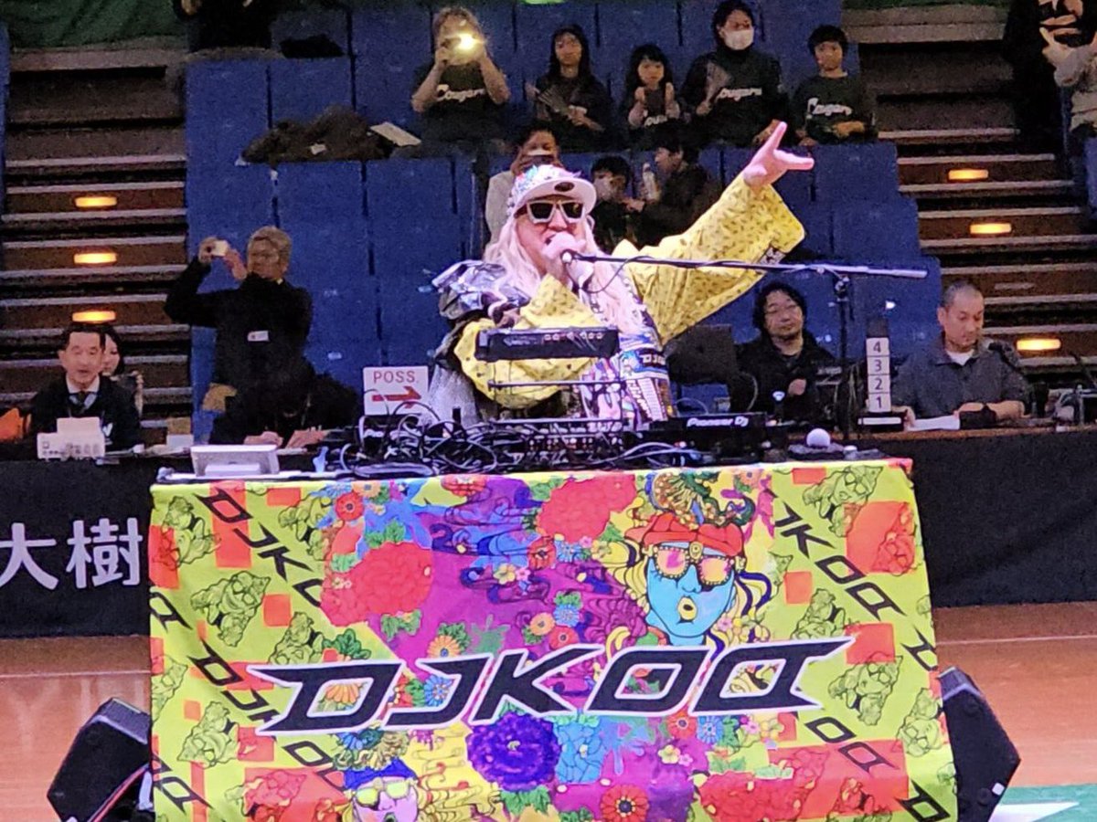 Ghkkk Wリーグ浦安大会!! #日立ハイテククーガーズ vs #シャンソン化粧品 #シャンソンVマジック !! ハーフタイムショーでDJやらせて ...