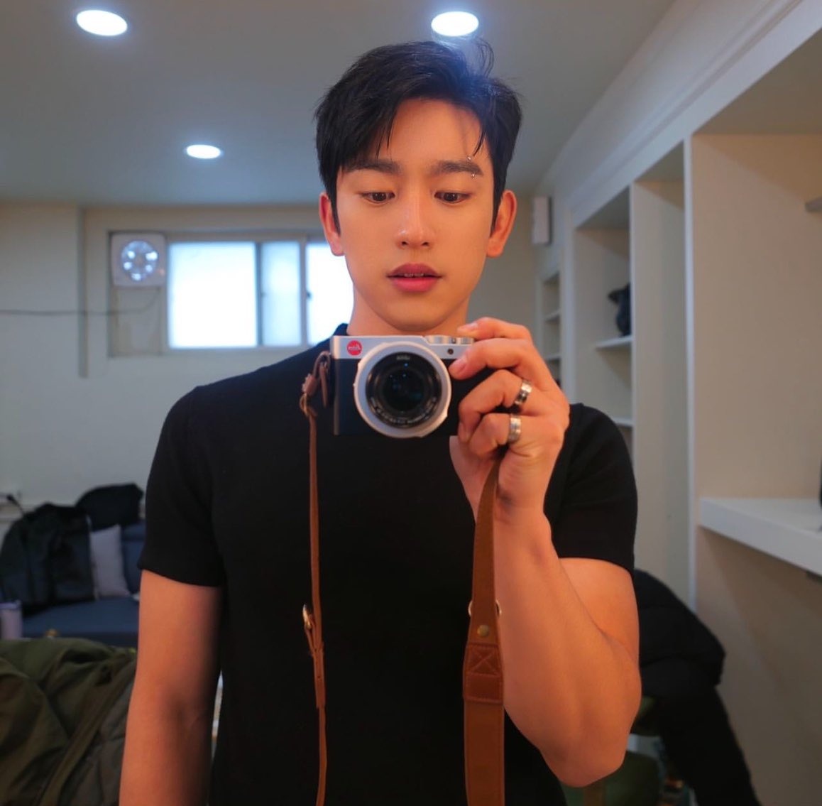 JinyoungBrasil_'s tweet photo. COMO PODE ALGUÉM TÃO BONITO ASSIM EXISTIR NA VIDA REAL? 😭 https://t.co/IwYm5vFtYy