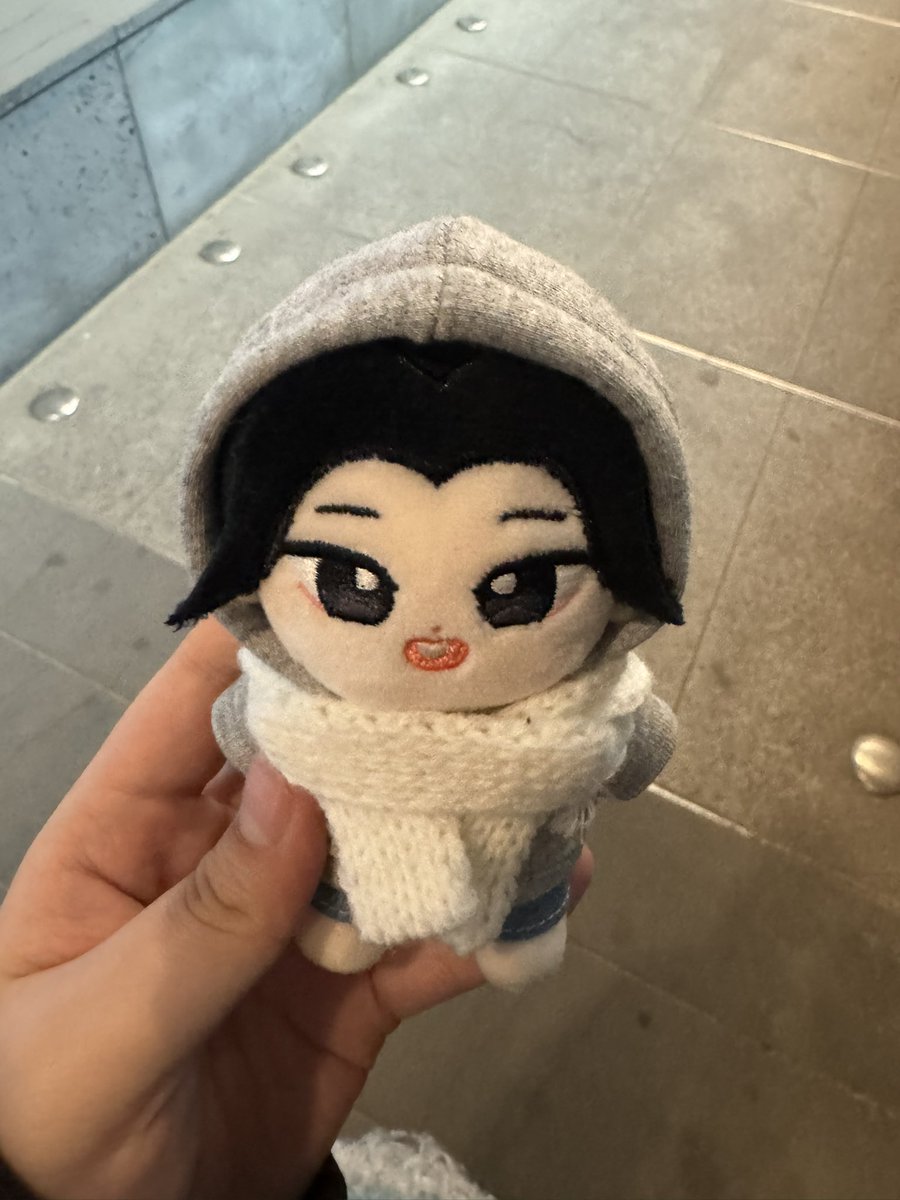 nayaminjini's tweet photo. 용돈 이슈로 일단 급하게 목도리라도 둘러줬어요…….😥😥 조만간 패딩 사줄게!!!! https://t.co/qeuxBaOtXW