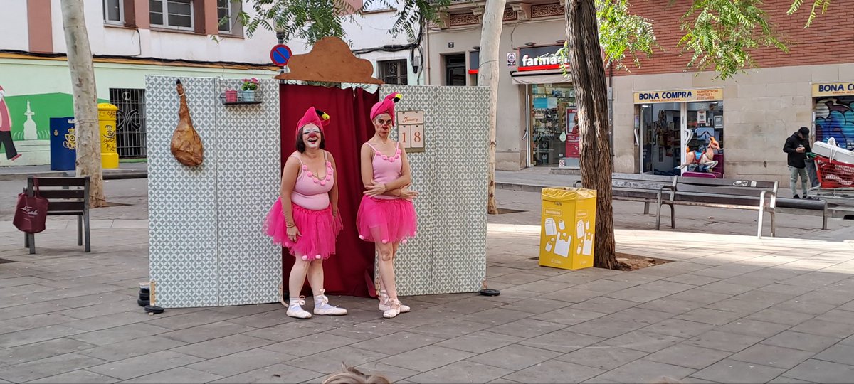 ArnauItinerant's tweet photo. Jornada de teatre argentí #MuchoTeatre . Cabaret i circ popular per famílies+ música + choripan i més delícies argentines!!
Espai estranger + Espai Piluso + Escuela Ana Reich Teatro

Amb suport tb de @CCElSortidor https://t.co/GmhrICi2Cq