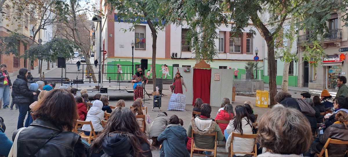 ArnauItinerant's tweet photo. Jornada de teatre argentí #MuchoTeatre . Cabaret i circ popular per famílies+ música + choripan i més delícies argentines!!
Espai estranger + Espai Piluso + Escuela Ana Reich Teatro

Amb suport tb de @CCElSortidor https://t.co/GmhrICi2Cq