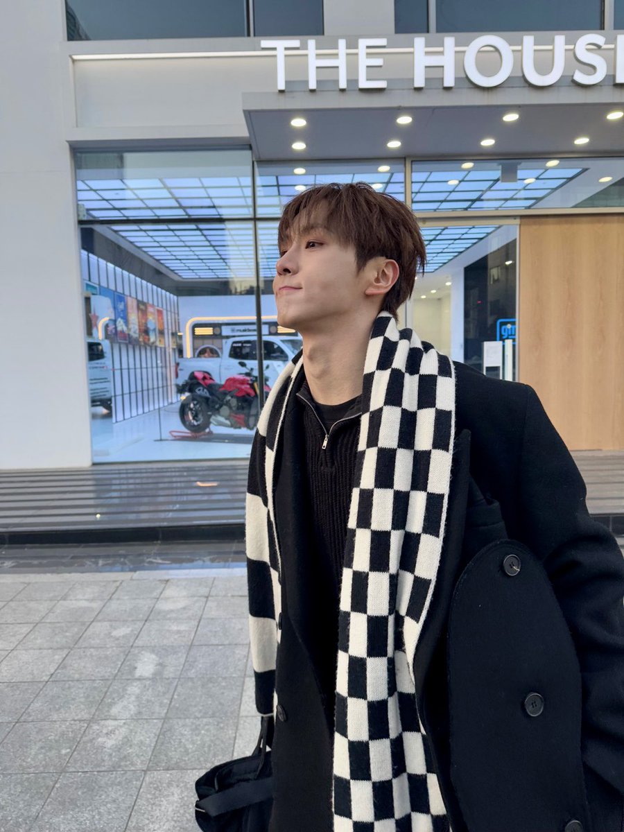BAE173_member's tweet photo. [#유준]

엘스 감기 조심하세요~~☁️

#BAE173 #비에이이173
#YOOJUN https://t.co/fGg1isx5uv