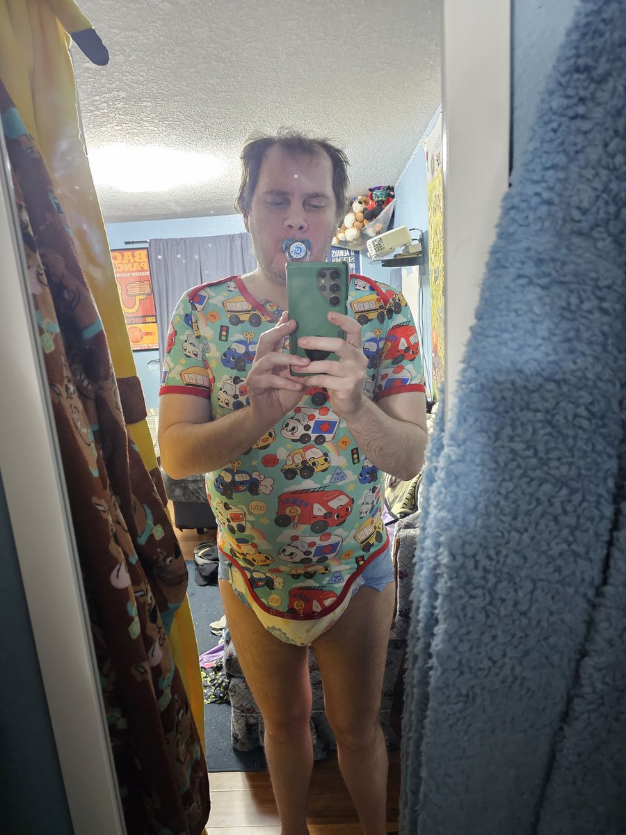 KittyPadded's tweet image. New onesie. Feeling cute.
