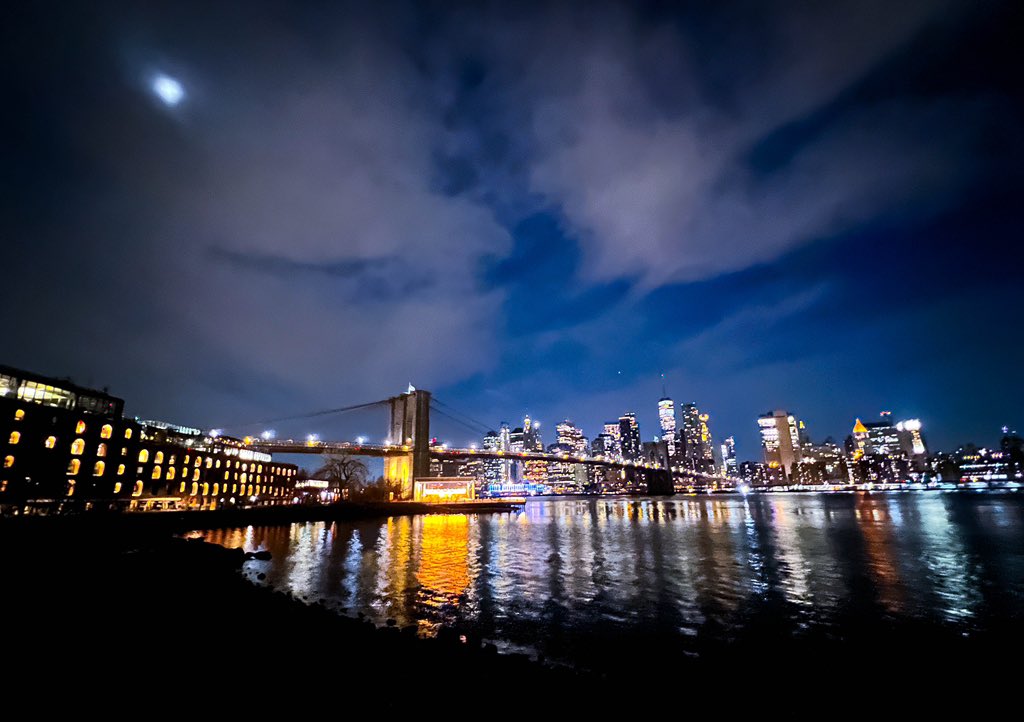 thorstenroth212's tweet photo. #600AM #moonish
#BikingToDumbo #WO #workout #Fighters #boxing #sparring #fitness @GleasonsGym @dumbobrooklyn @brookly73584854 @_WTCOfficial #FiDi #Dumbo #Brooklyn #NYstateofmind
📸🎥 @thorstenroth212 @studios594 #NYC https://t.co/CnANUXitAD