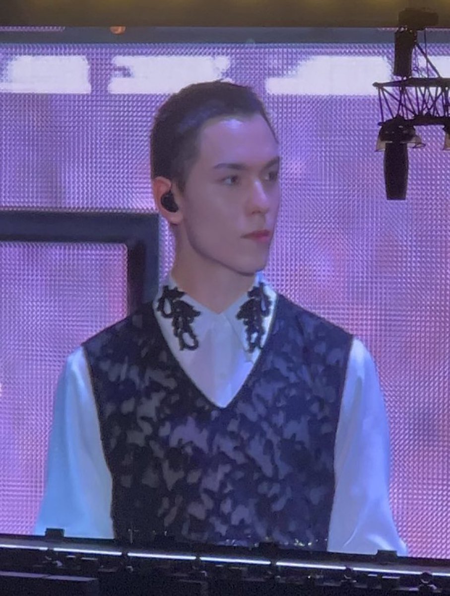 caratstalk's tweet image. [17s] BUSET BROOOOO GANTENG LUUU