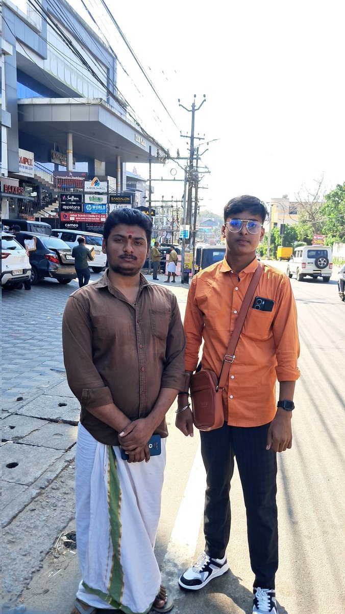 DNEWSPAPERGUY's tweet image. Meeting random students on my way and making new friends in different locations is another level of happiness for me idk why 🤣🤦 #apnipathshala
#kerala