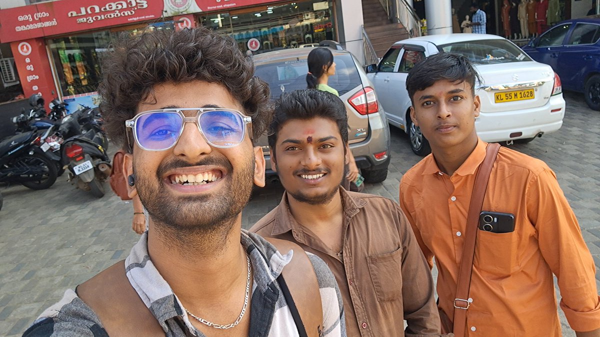 DNEWSPAPERGUY's tweet image. Meeting random students on my way and making new friends in different locations is another level of happiness for me idk why 🤣🤦 #apnipathshala
#kerala