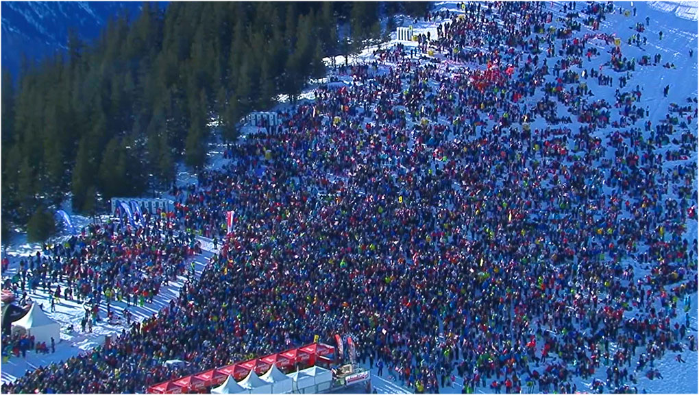LIVETICKER_TV's tweet photo. https://t.co/V4rZ4fzTTS - 12.45 Uhr
Der Mythos Lauberhorn ruft: Die Herren-Abfahrt in Wengen steht bevor!
Marco Odermatt, der aktuelle Führende in der Abfahrtswertung, will seinen Heimvorteil nutzen und nach Platz sieben im Super-G am Freitag in der Abfahrt zurückschlagen. https://t.co/yrOxYoq6Bb