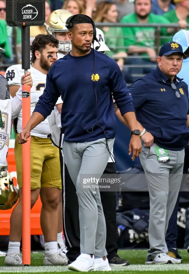dmacatottsun's tweet photo. Can’t quite put my finger on it, but for some reason Notre Dame gear looks good again. Gotta buy me some #ND #NCAA https://t.co/ReefQ9nd0Z