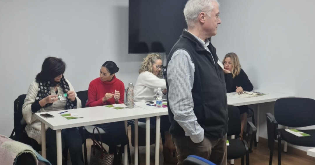 ConFEAFA's tweet photo. 📔 Arranca hoy en nuestra sede la formación 'Terapia de Estimulación Emocional T2E®' junto con la @FundMariaWolff y gracias a @saludand 

▶ Está dirigida a profesionales de la psicología general sanitaria o neuropsicología y terapia ocupacional.

🖱 https://t.co/pgqgJAhjiQ https://t.co/Q909B021yZ