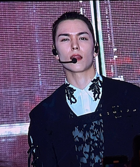 AboutMusicYT's tweet photo. Vernon of SEVENTEEN debuts a buzzcut. https://t.co/URqhhk3EbE