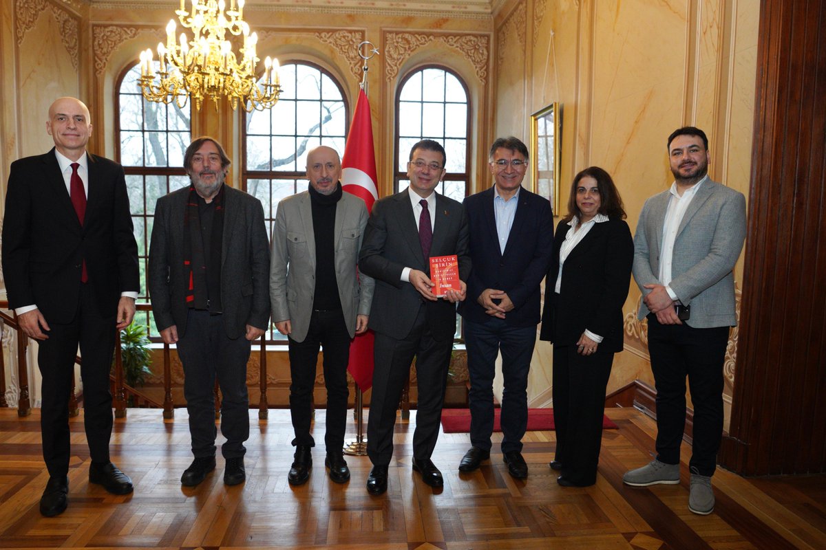 Türkiye Zeka Vakfı "Kent Enstitüsü" projemizle ilgili olarak İstanbul Büyükşehir Belediye Başkanı Ekrem İmamoğlu ve Prof. Dr. Ertuğrul Karsak'ı ziyaret ettik. Prof. Dr. Selçuk Şirin, Prof. Dr. Abdi Güzer, Prof. Dr. Lale Özgenel, Orhan Murat Bahtiyar. 16 Ocak 2025