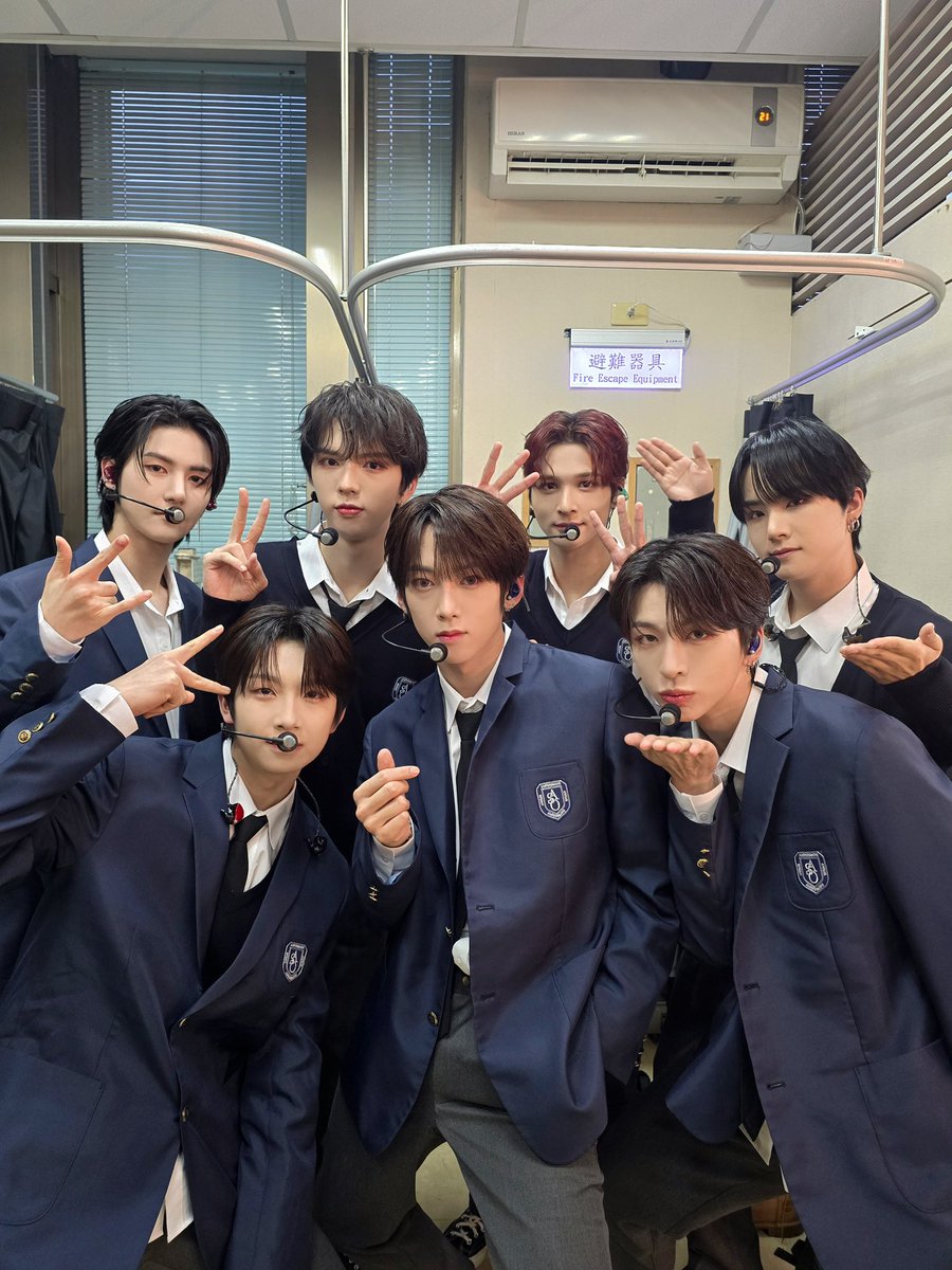 _AMPERSANDONE_'s tweet photo. [📸] 2025 AMPERS&ONE FAN MEETING ‘&Dear. My First _’ in TAIPEI

아시아 투어 마지막 팬미팅 완료✨
앤디어(ANDEAR)와 함께 한 소중한 추억 +1💝

Wrapped up the final fan meeting of the Asia Tour! ✨
Another precious memory with ANDEAR +1 💝

#앰퍼샌드원 #AMPERSANDONE #ANDEAR_My_First__