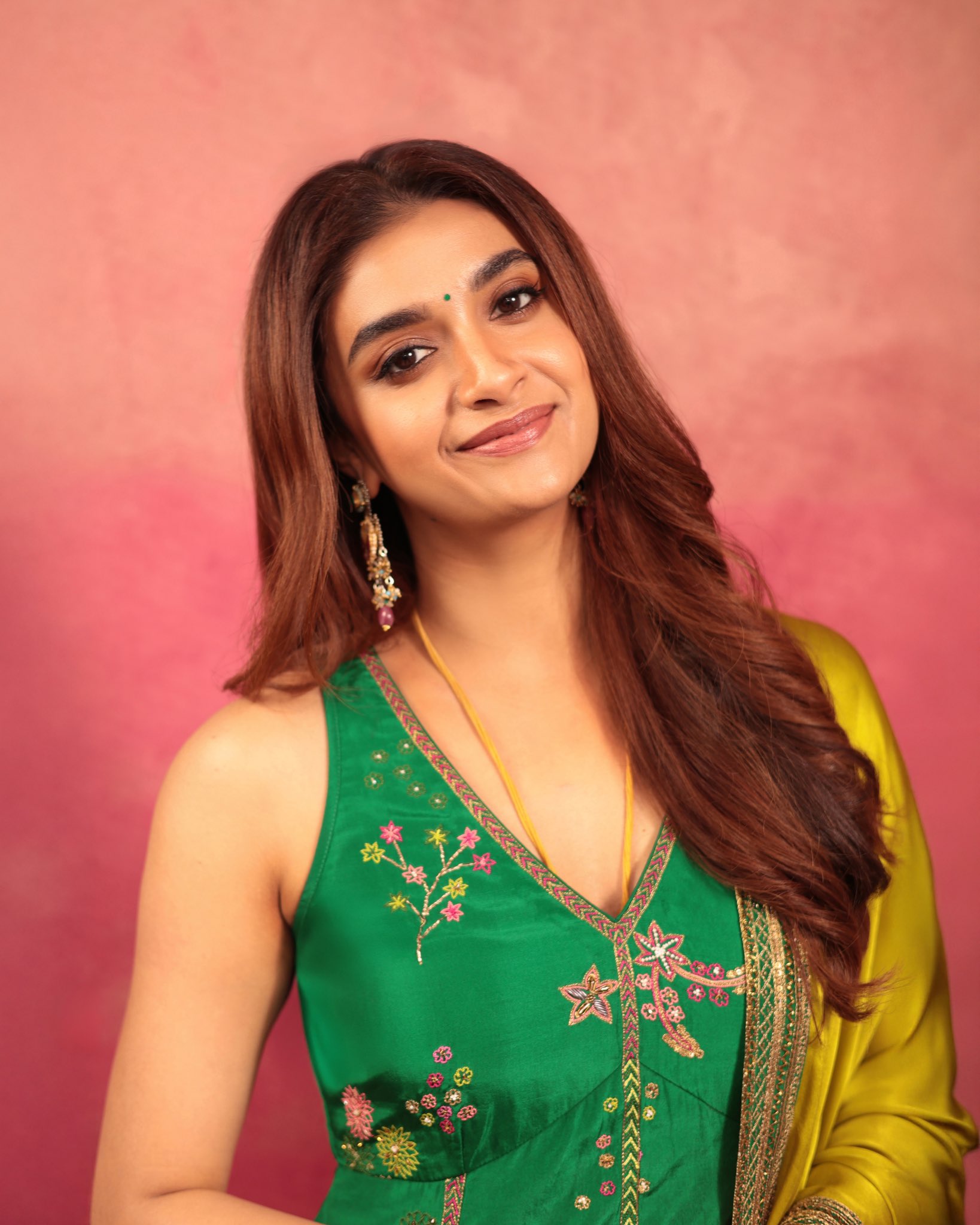 Keerthy Suresh on X: 💚💛 PongalCelebrations t.coNLTRNHnCTf  X